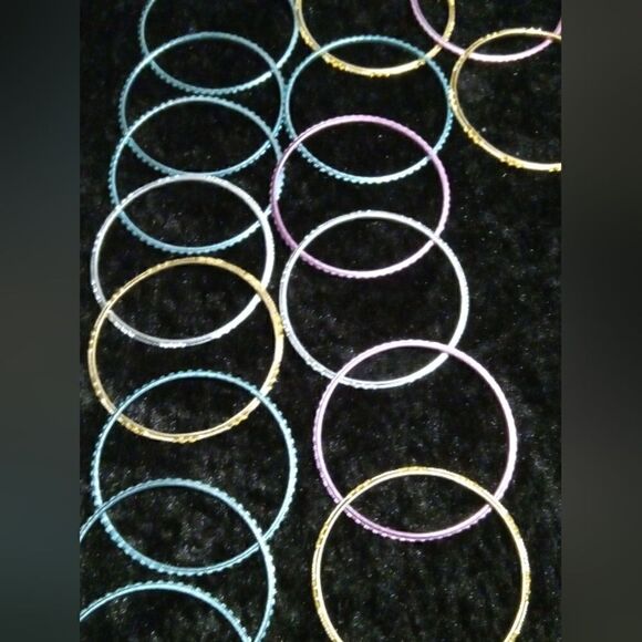 Lot Of Assorted Child Or Doll Sized Bangles - Picture 3 of 11